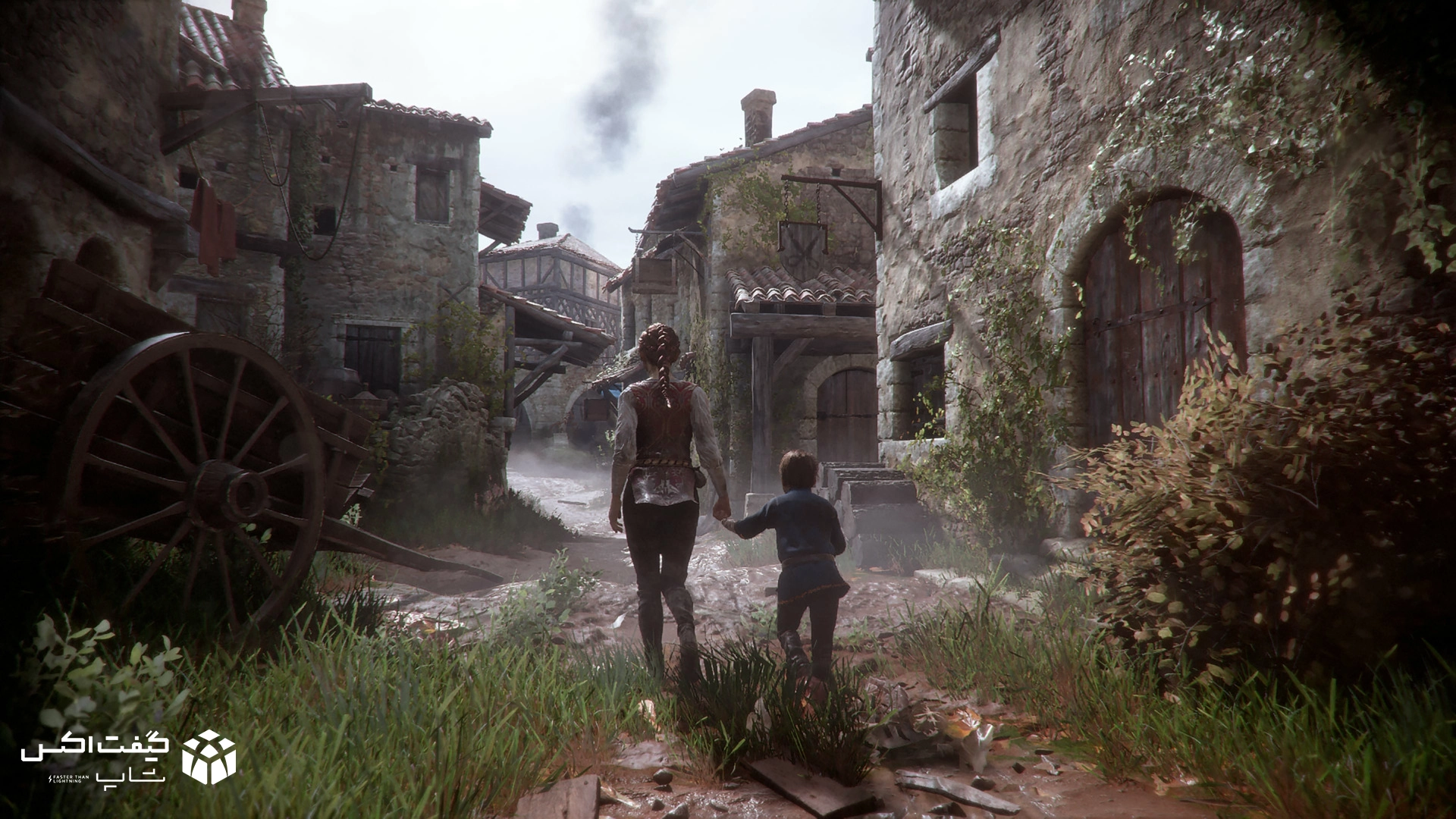 صحنه‌ای از بازی A Plague Tale: Innocence با حضور امیسیا و هوگو در حال عبور از کوچه‌ای سنگ‌فرش شده در یک روستای قرون وسطایی متروکه