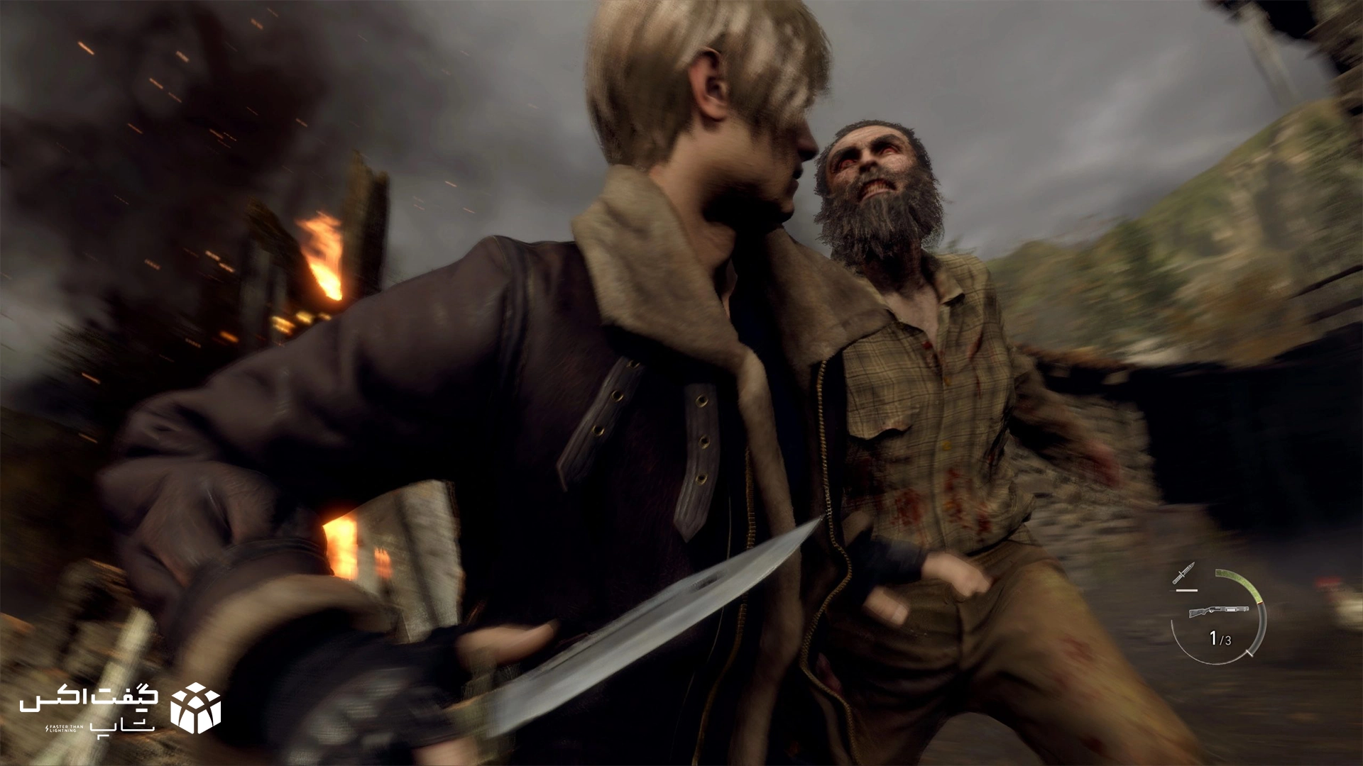 لئون اس. کندی در حال مقابله با دشمن روستایی با چاقو در صحنه مبارزه بازی Resident Evil 4 مخصوص Xbox